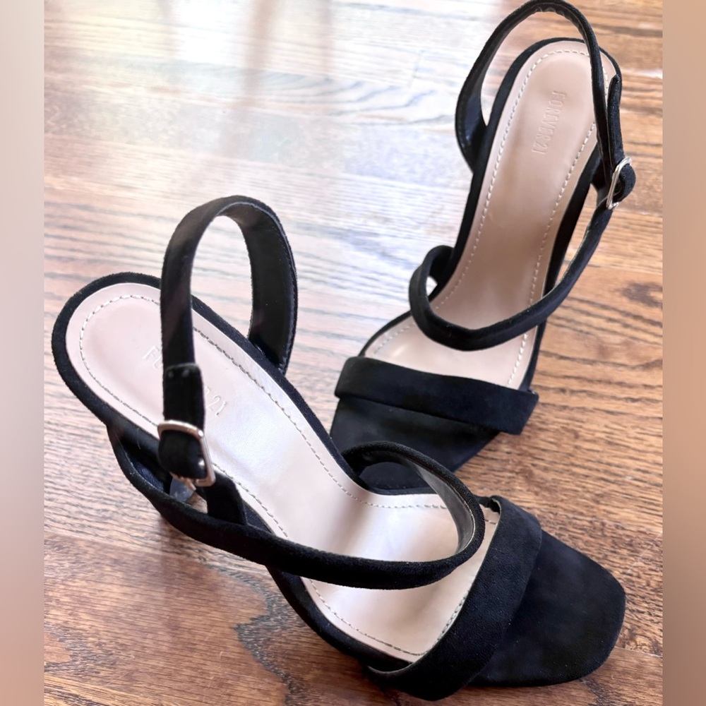 Forever 21 Chic Formal Velvet Black Strappy Heels Size 7.5